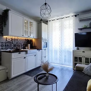 Sweet R&m Apartment Split